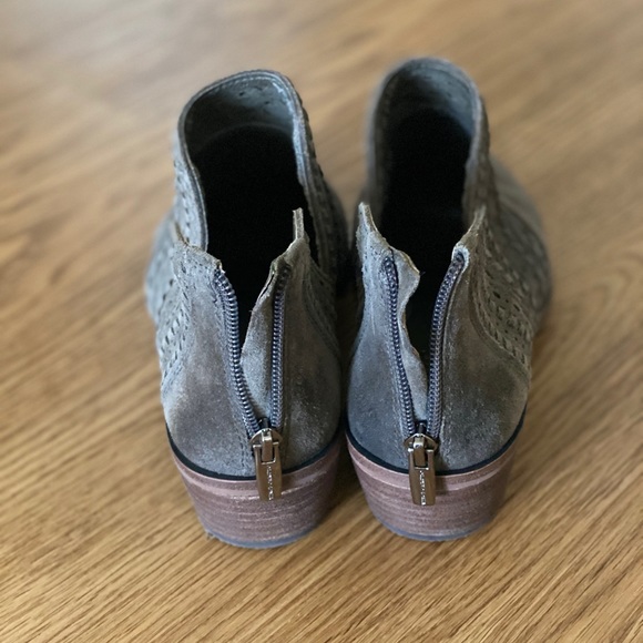 ✨SALE✨ Vince Camuto low heel booties - Picture 4 of 6